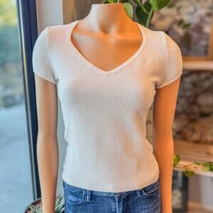 WHBM White Short Sleeve V-Neck Top w/ Diagonal Textured Knit Pattern, Small